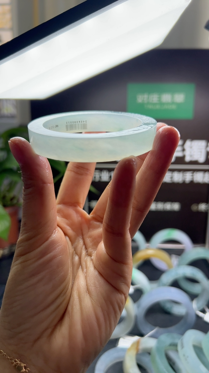 【高货力荐】对庄甄选高端翡翠精品手镯