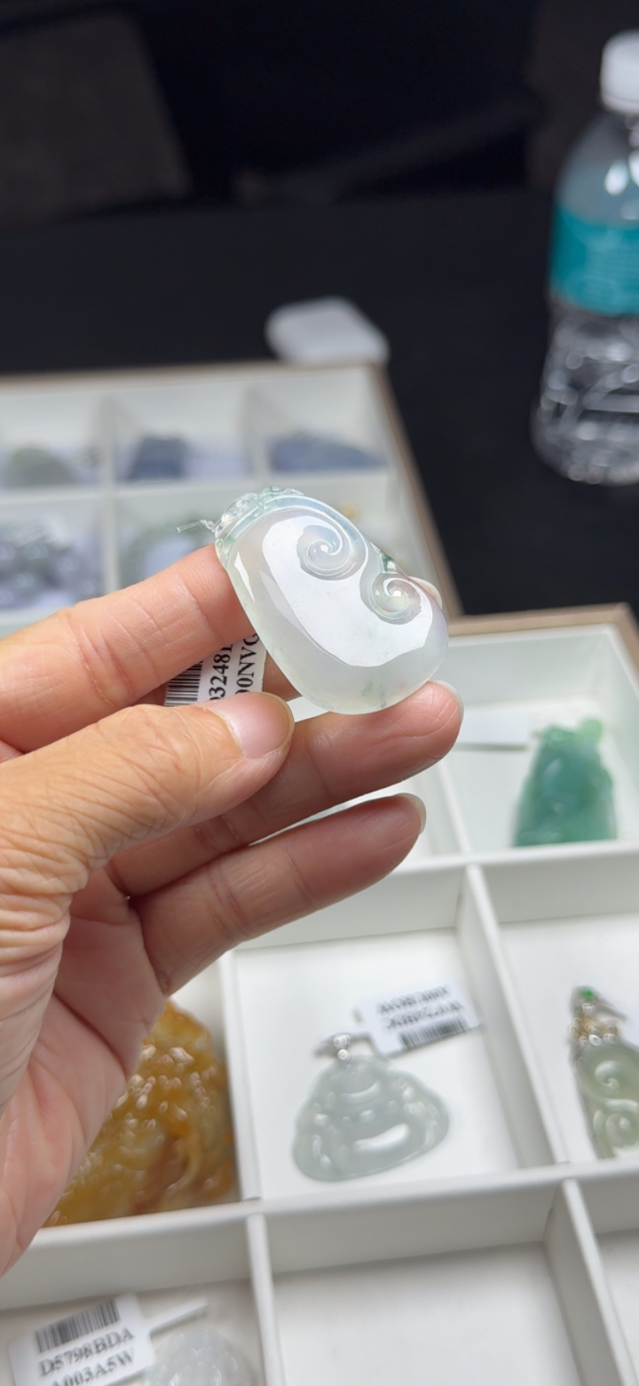 福利秒杀冰种如意挂件（尺寸40.3*5）开单价！