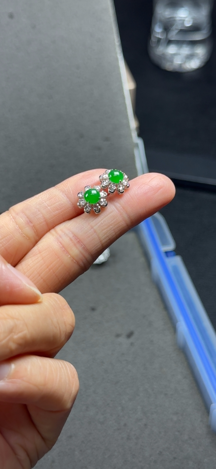 对庄精品翡翠耳钉（尺寸5.4*3）