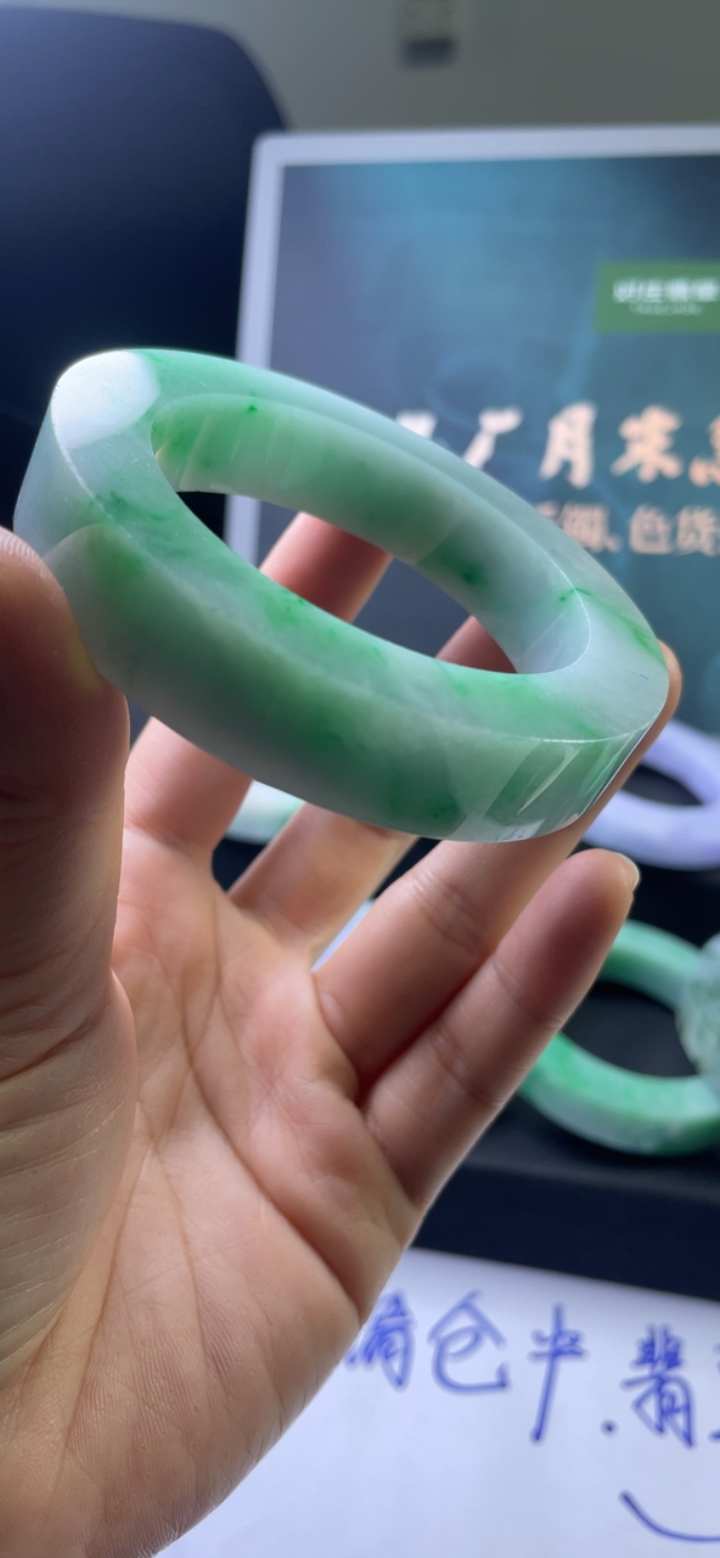 糯化种绿色手镯