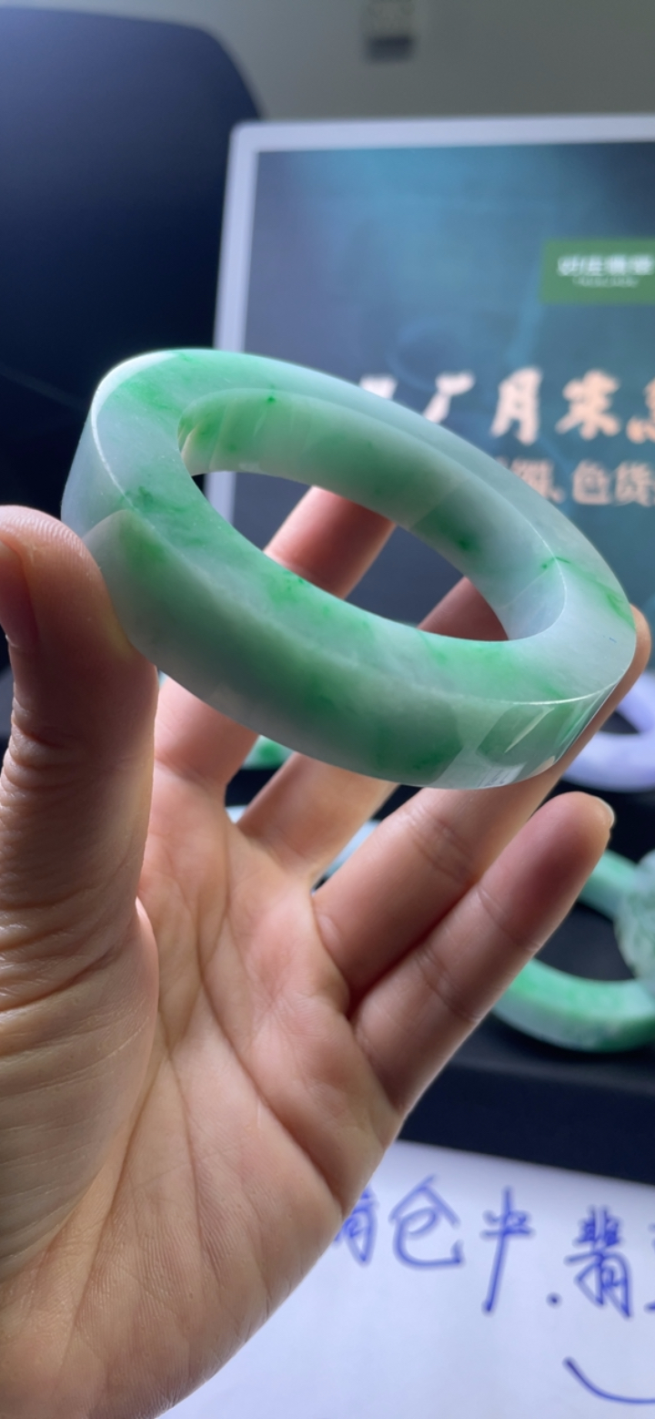 糯化种绿色手镯