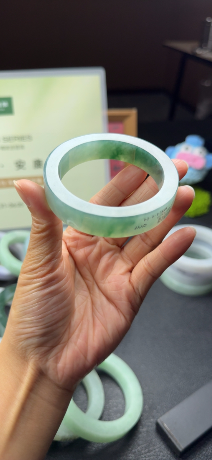 对庄精品翡翠手镯手镯（价格可议）
