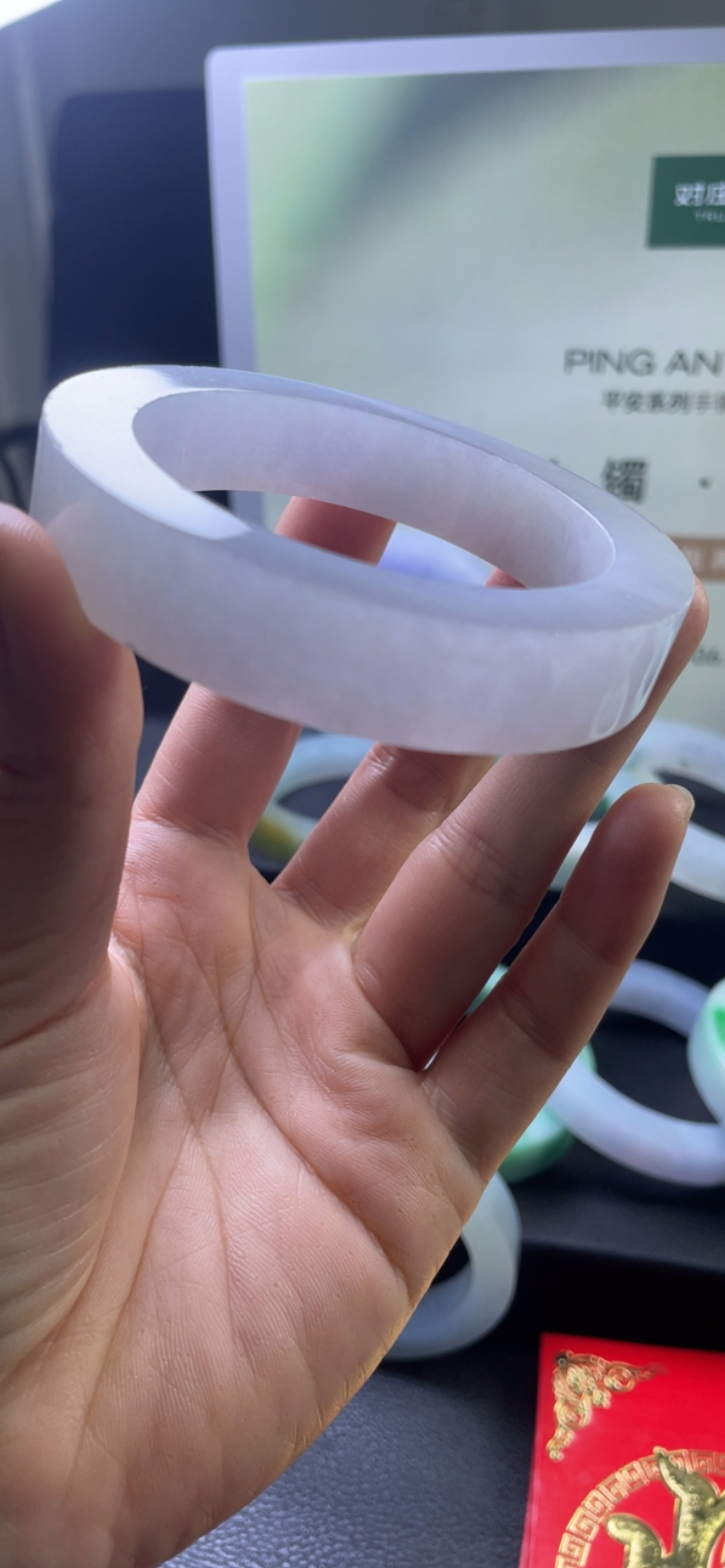 冰粉色手镯