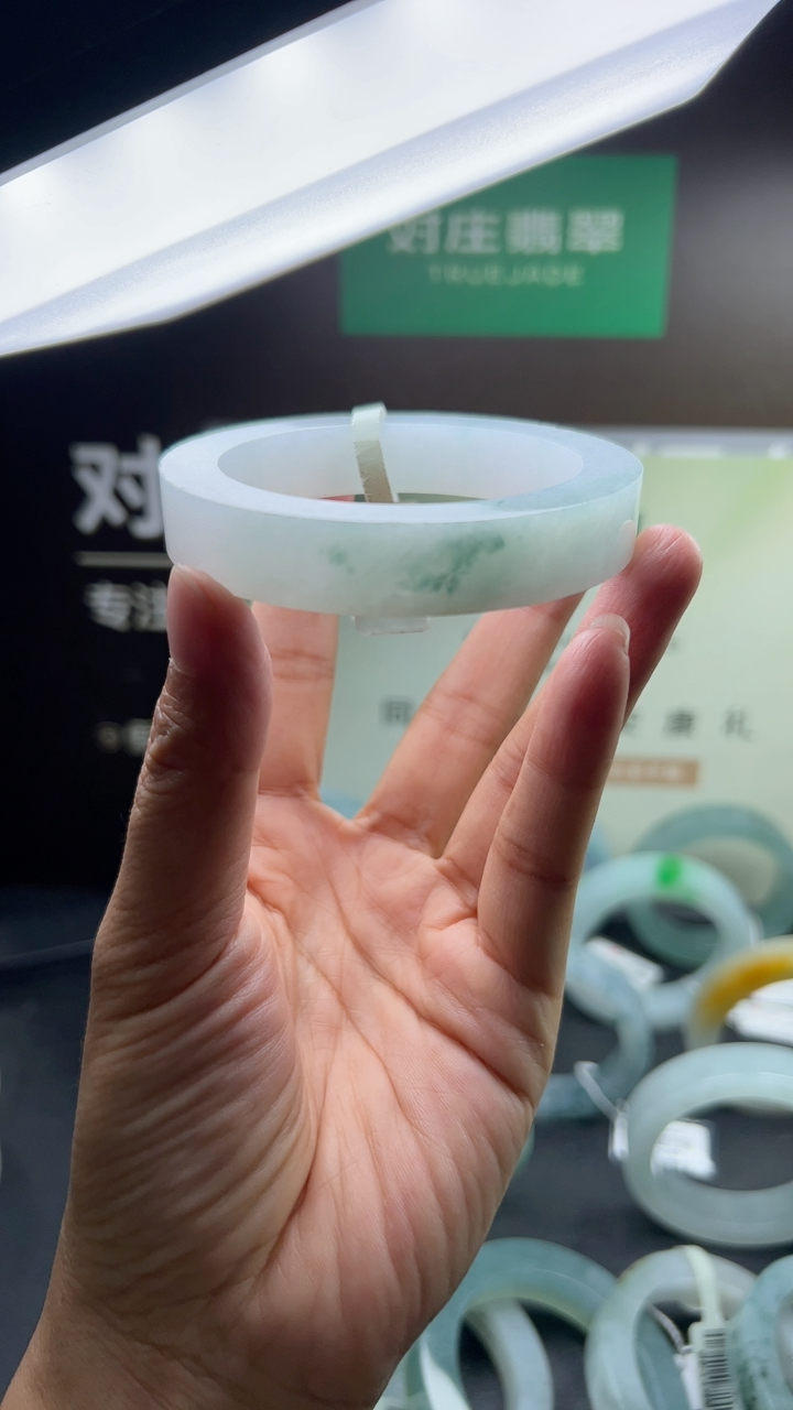 对庄甄选高端翡翠精品手镯