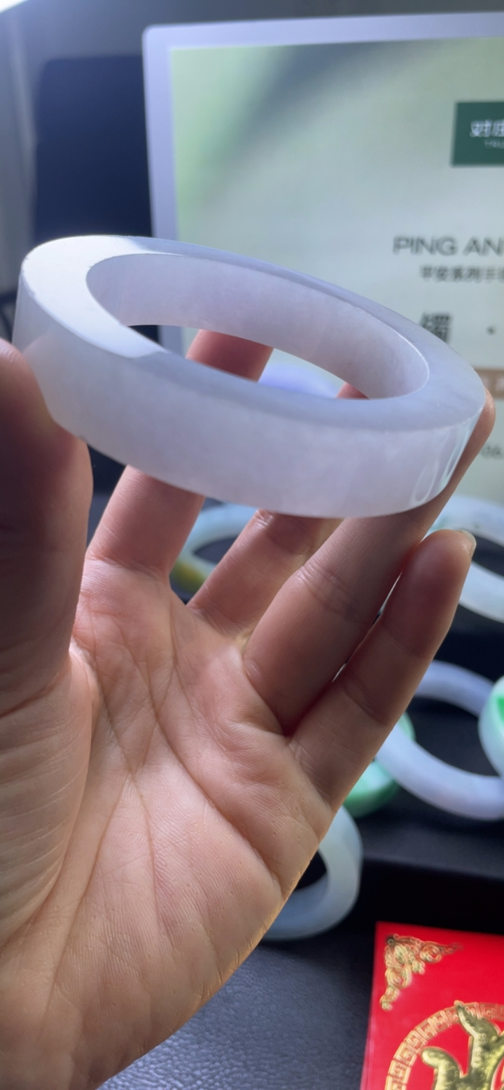 冰粉色手镯