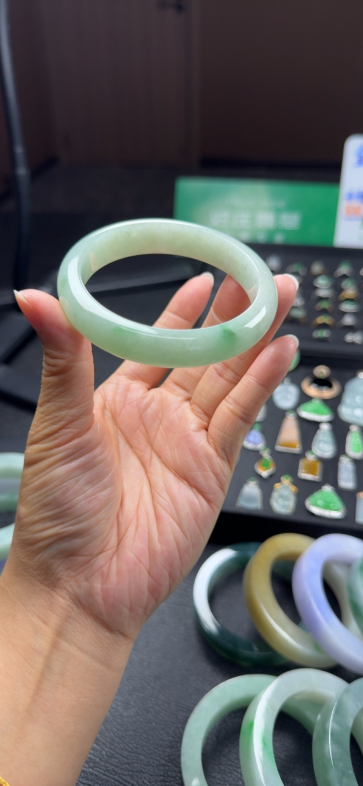 对庄精品翡翠手镯（成品尺寸59-60*13*8.2）开单价