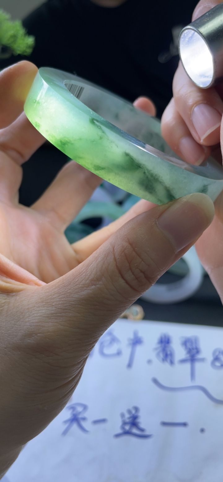 【高货力荐】冰糯种浅绿色翡翠