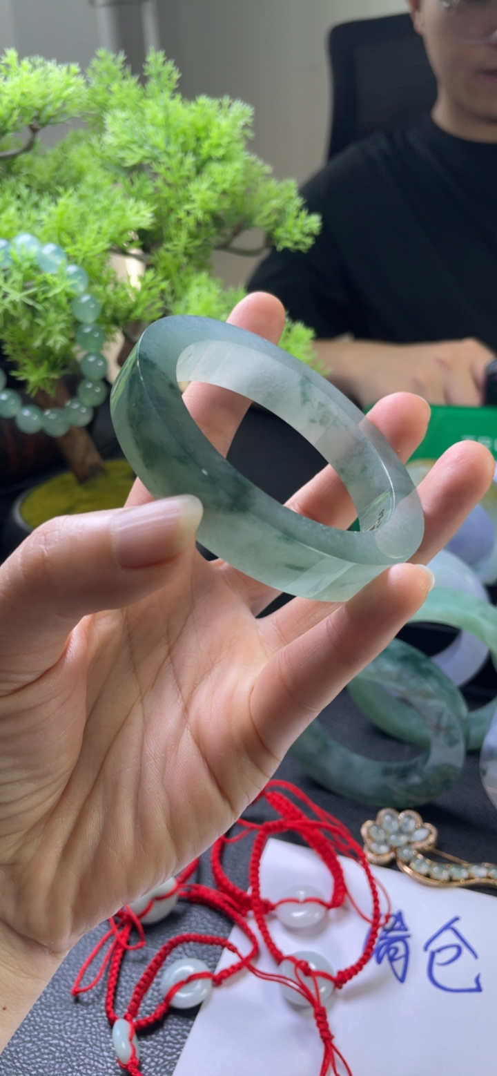 【高货力荐】冰糯种浅绿色翡翠