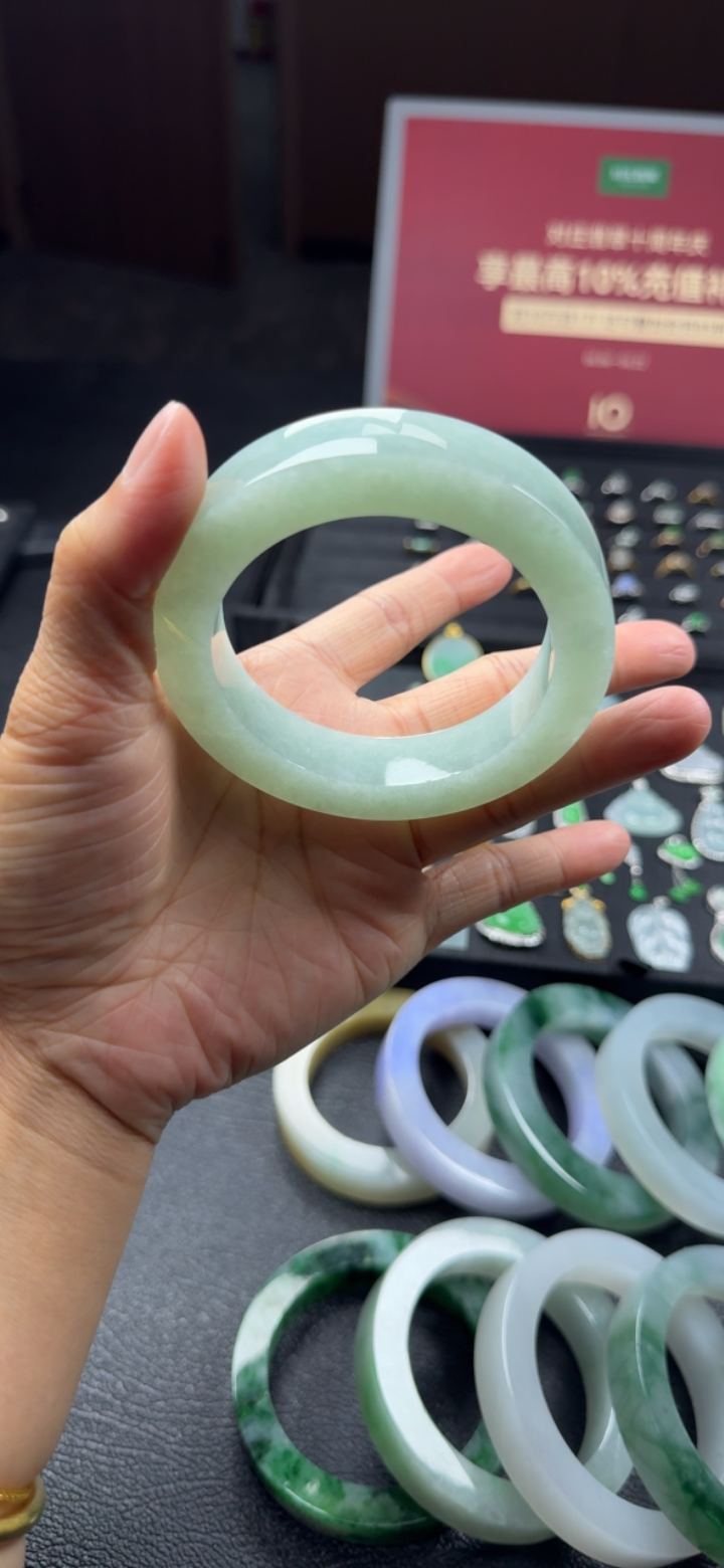 【秒杀】糯化种淡绿色手镯（喜欢来直播间