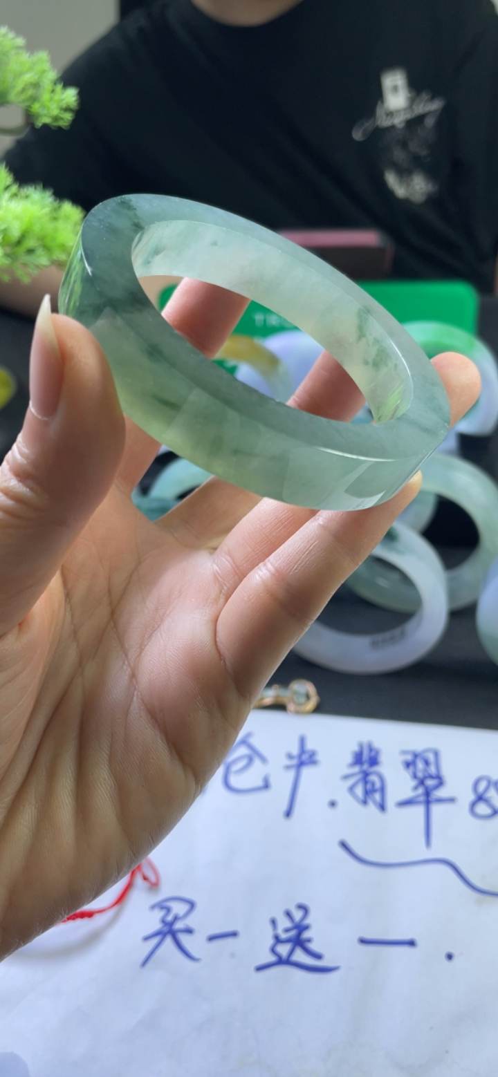 【高货力荐】冰糯种浅绿色翡翠