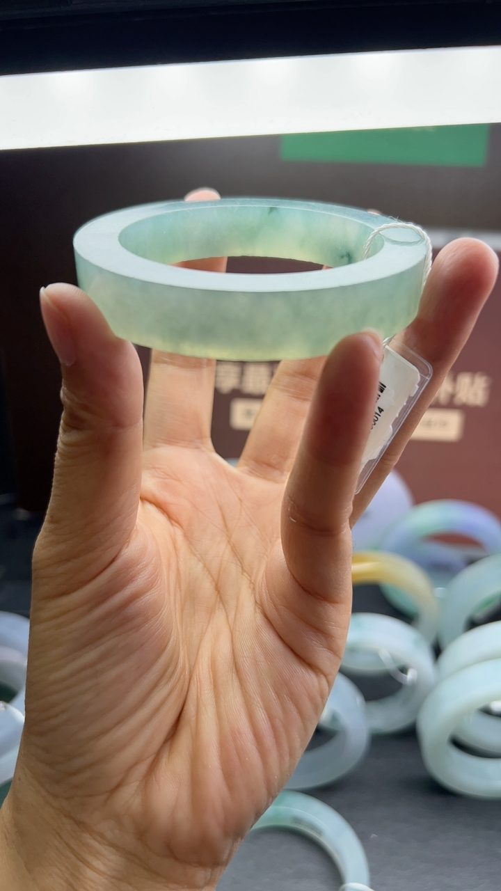 【高货力荐】对庄甄选高端翡翠精品手镯