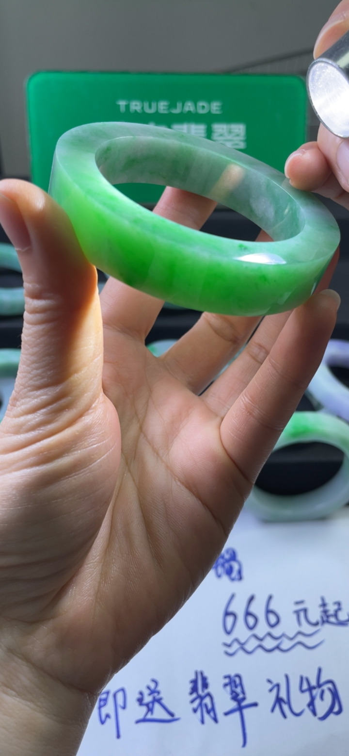 阳绿手镯