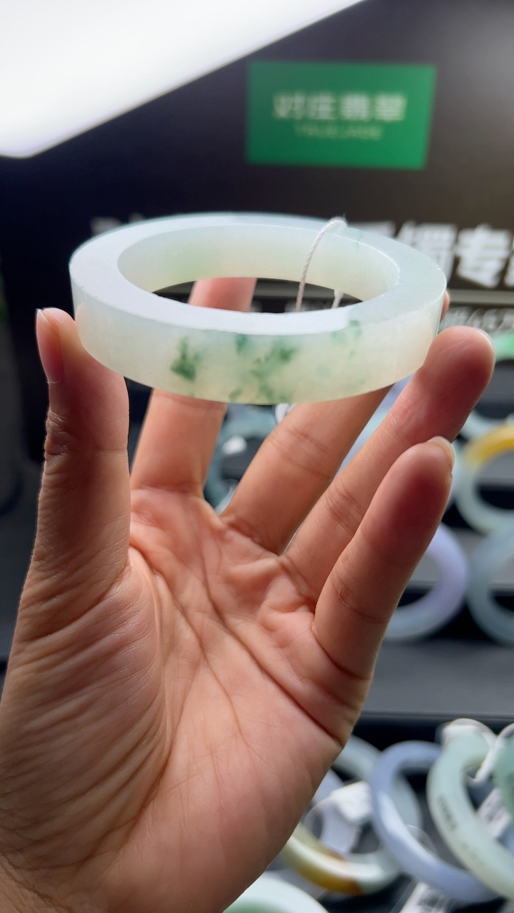 对庄甄选高端翡翠精品手镯