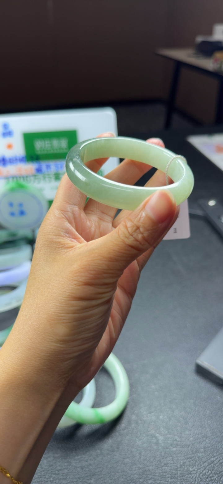 【秒杀】油胶满绿底飘湖水色（尺寸54-55.5*12.6*8）开单价！