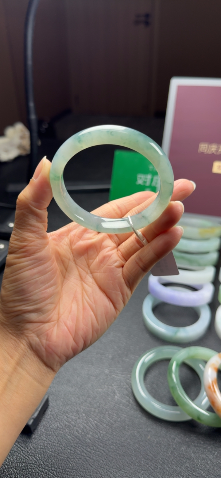 对庄精品翡翠冰飘花手镯（56-58*11.2*7.5）