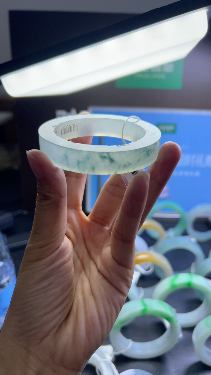 对庄甄选高端翡翠精品手镯