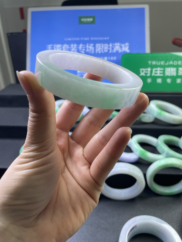 白底袋绿手镯特价