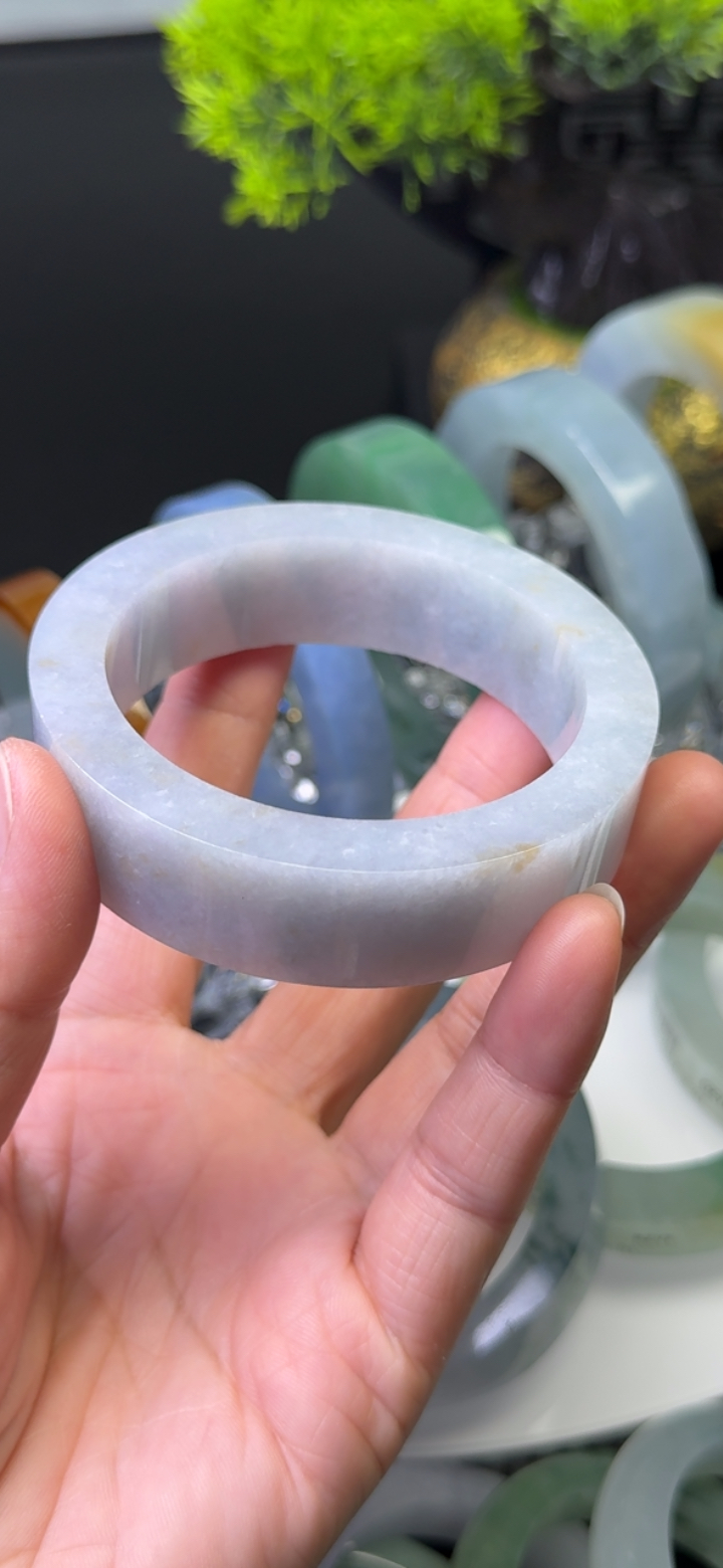 冰种淡紫色带洒金翡翠58