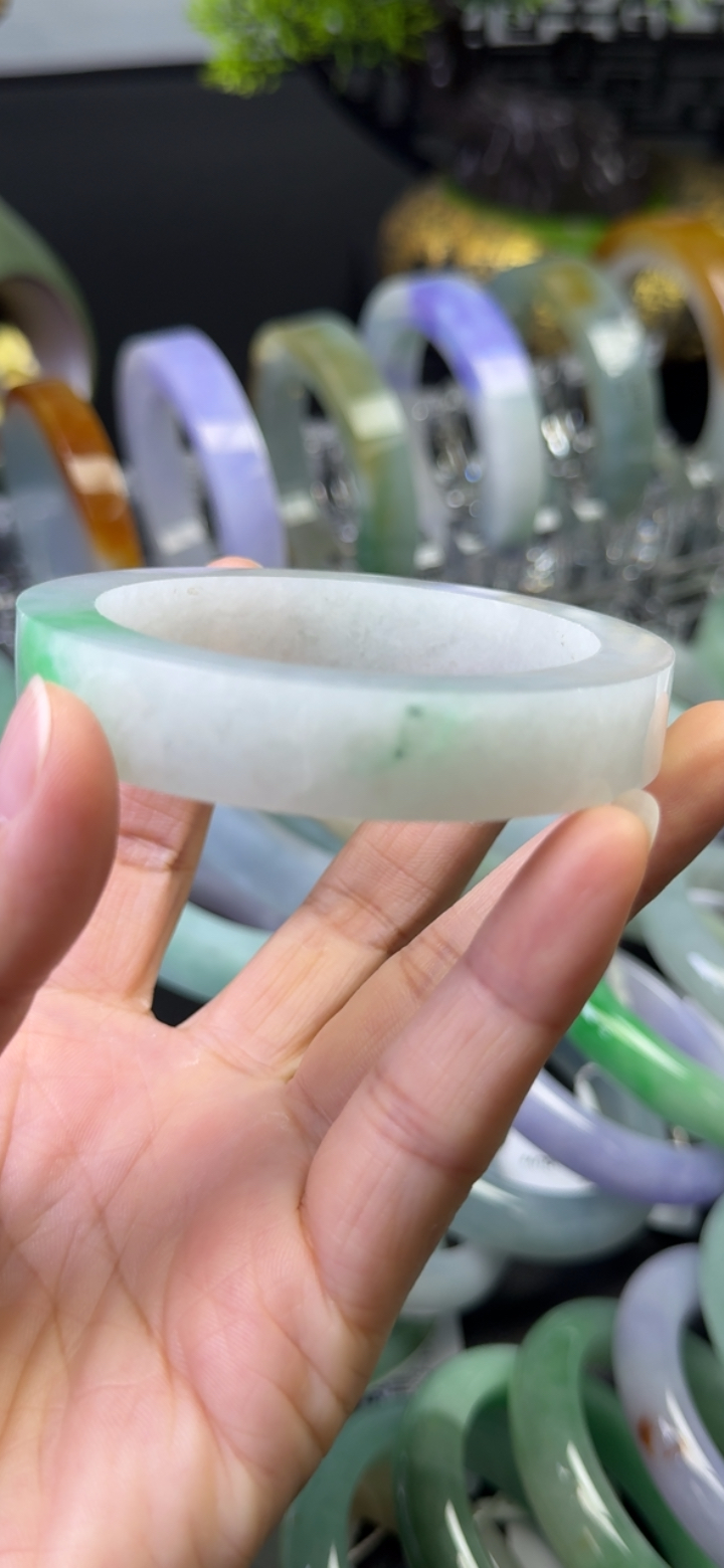 白底青翡翠手镯57