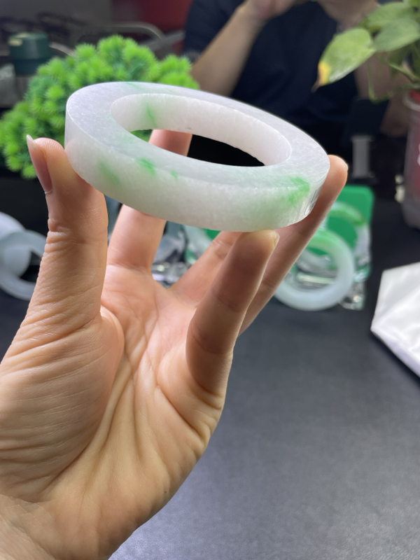冰胶飘绿手镯
