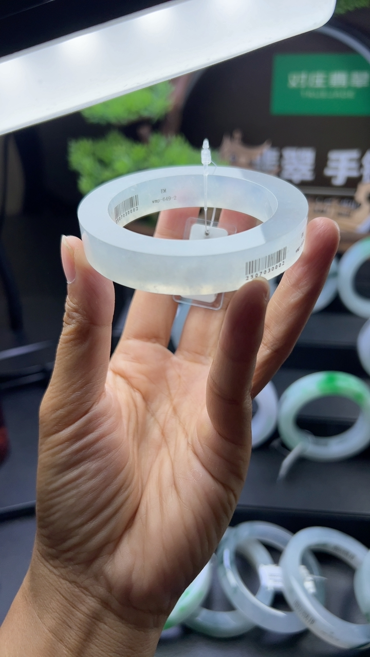 对庄甄选高端翡翠精品手镯