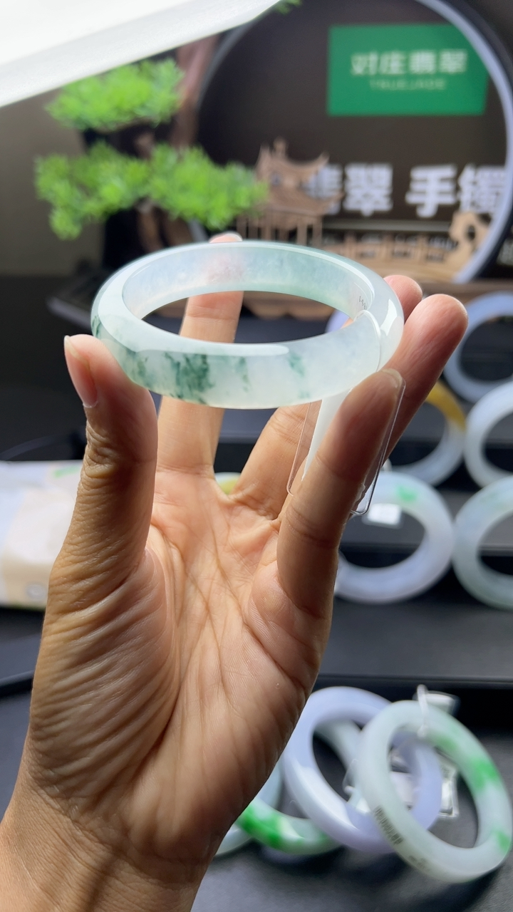 【高货力荐】对庄甄选高端翡翠精品手镯