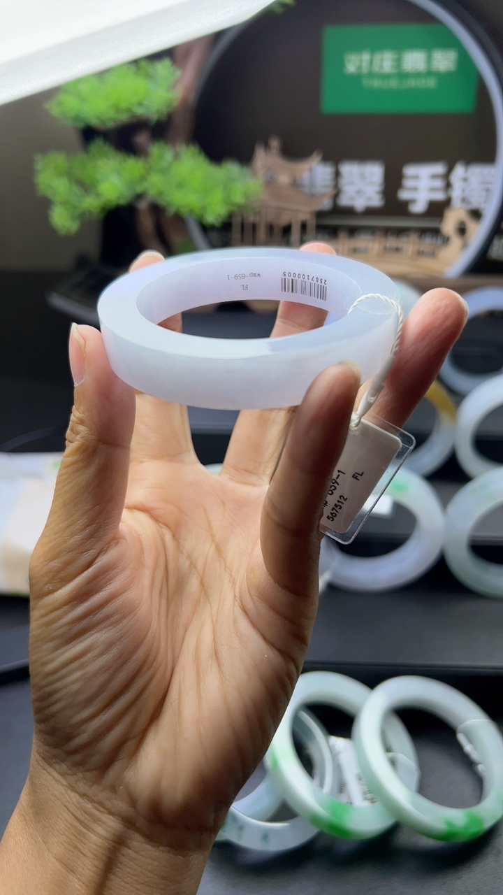 对庄甄选高端翡翠精品手镯