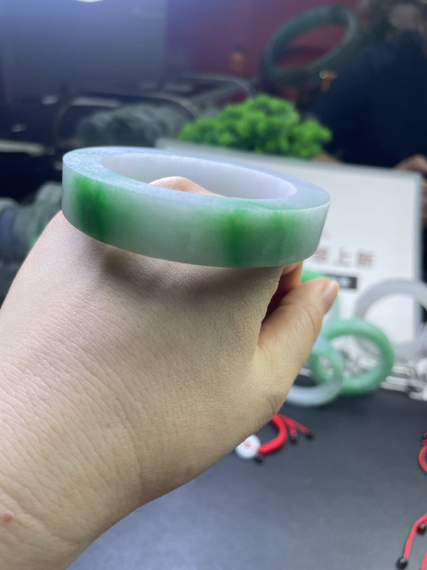 飘绿手镯