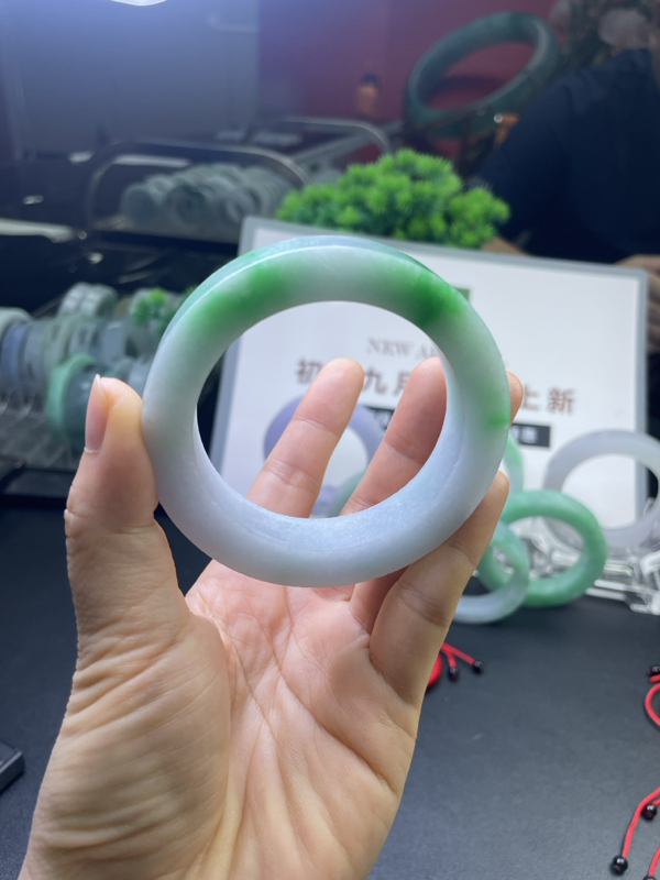 飘绿手镯