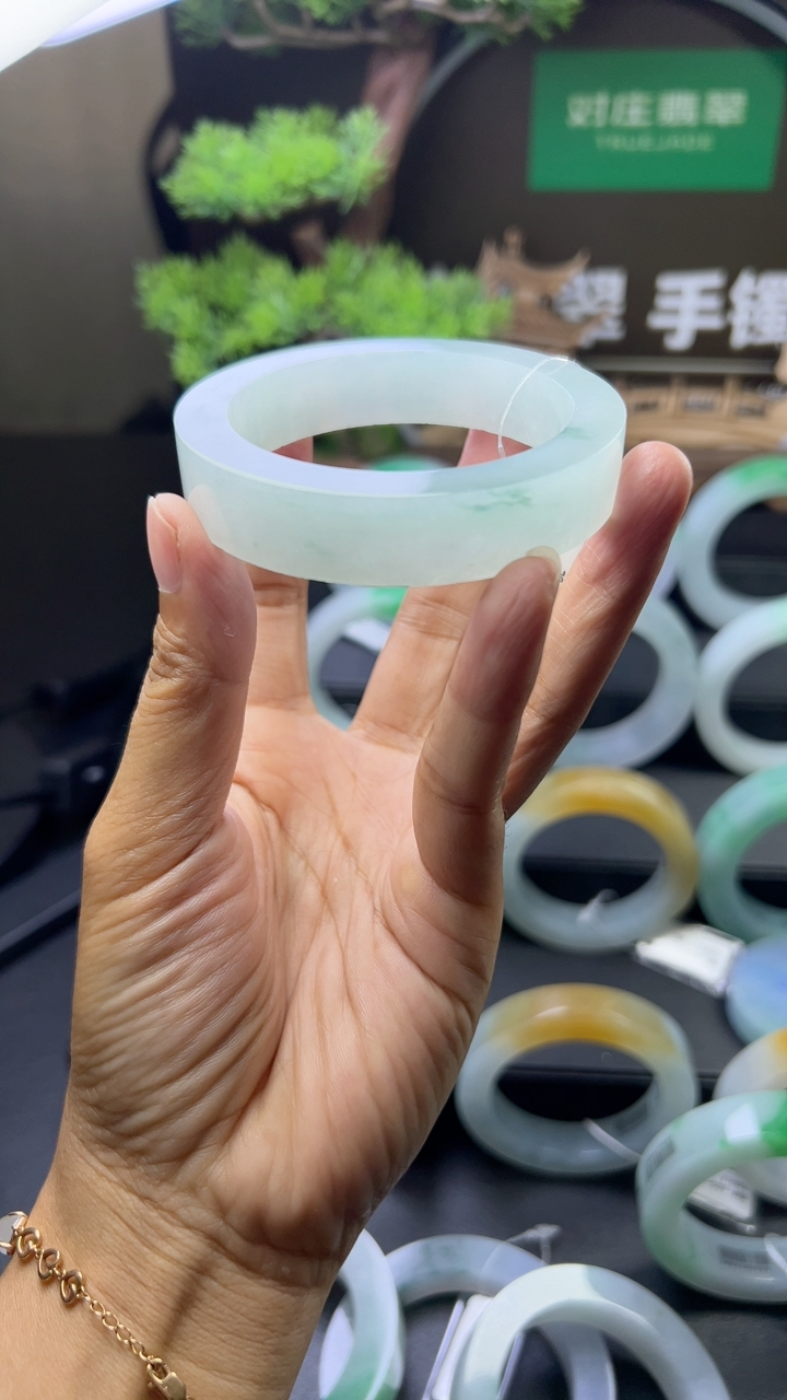对庄甄选高端翡翠精品手镯