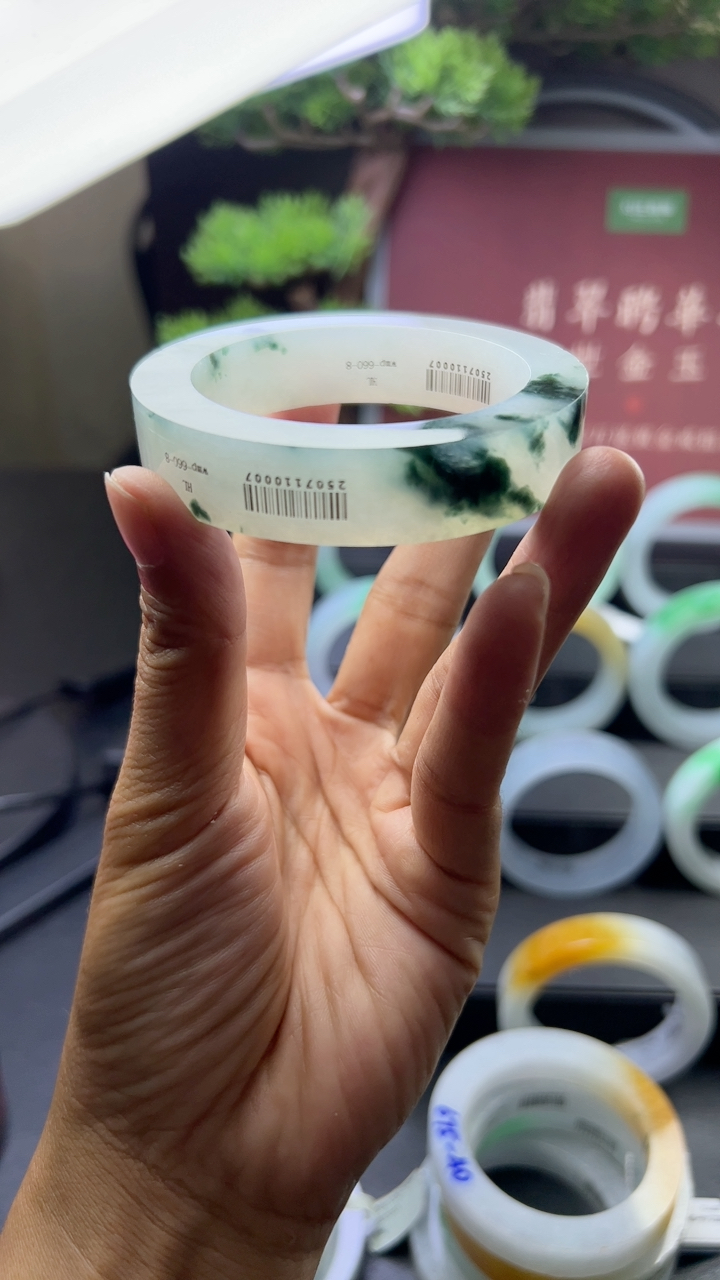 对庄甄选高端翡翠精品手镯