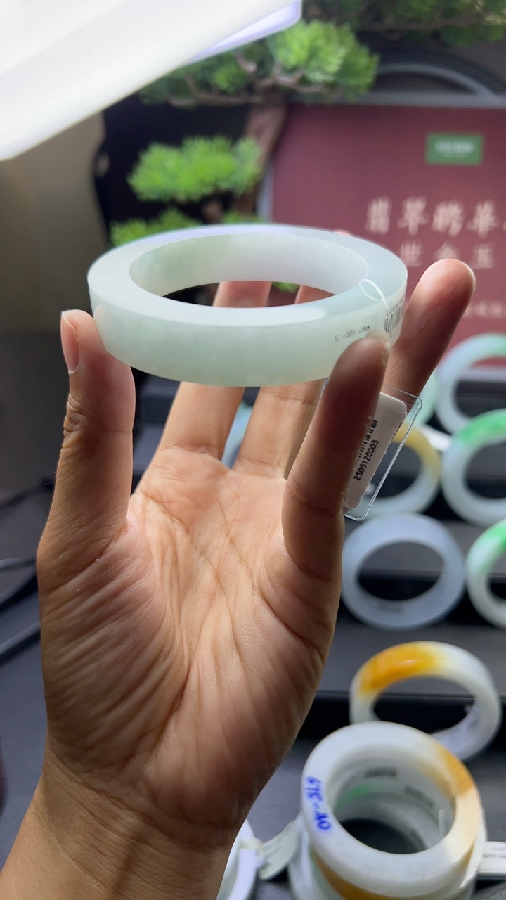 对庄甄选高端翡翠精品手镯