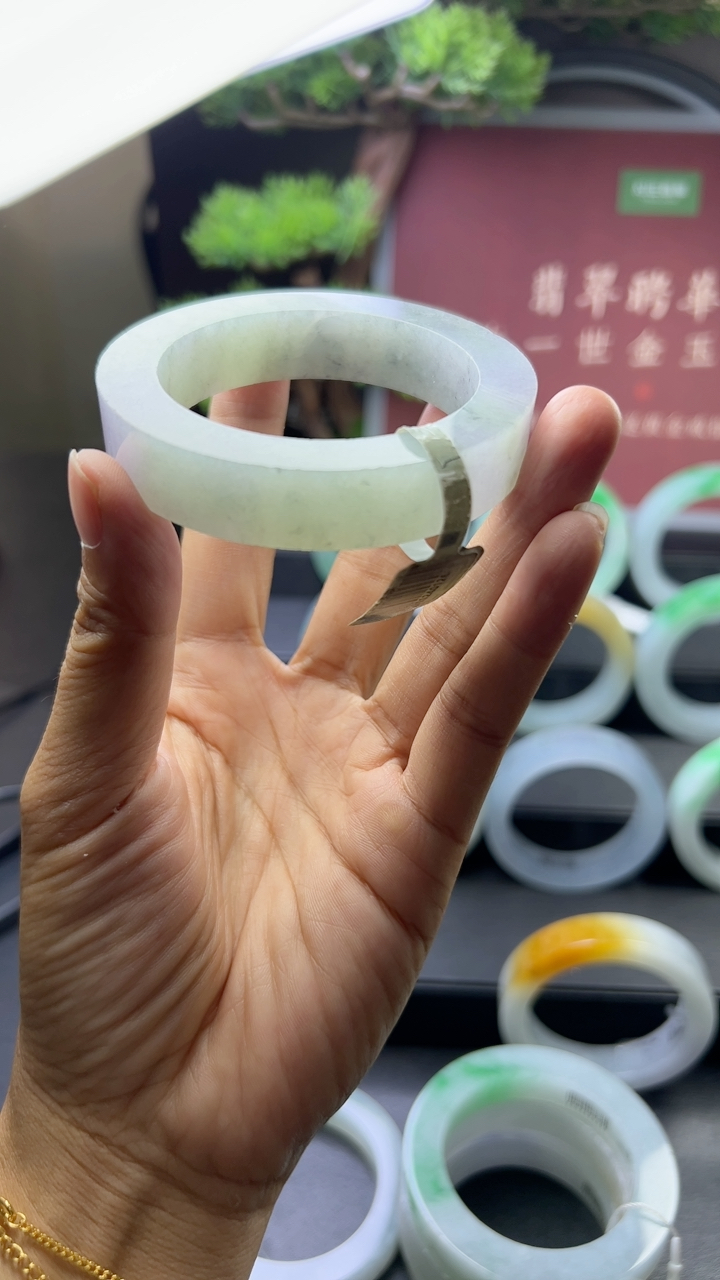 对庄甄选高端翡翠精品手镯