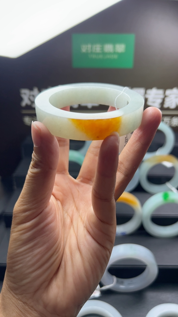 对庄甄选高端翡翠精品手镯
