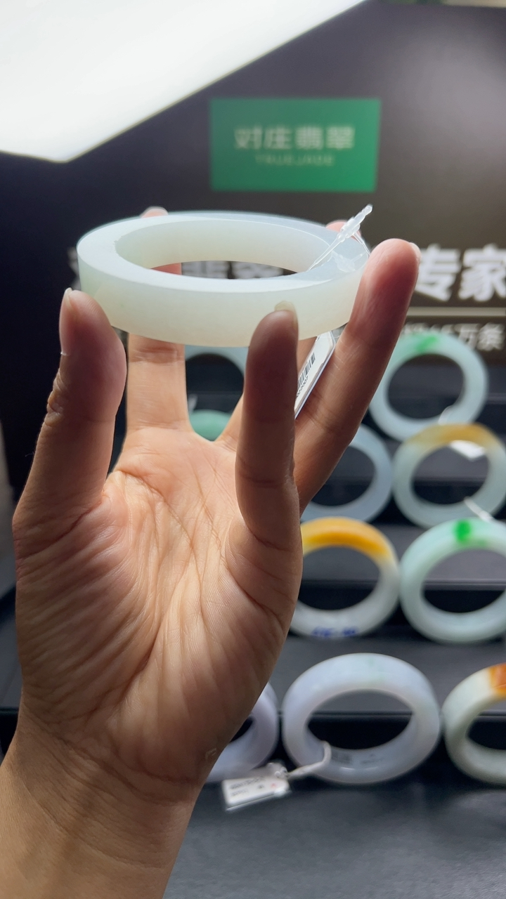 对庄甄选高端翡翠精品手镯