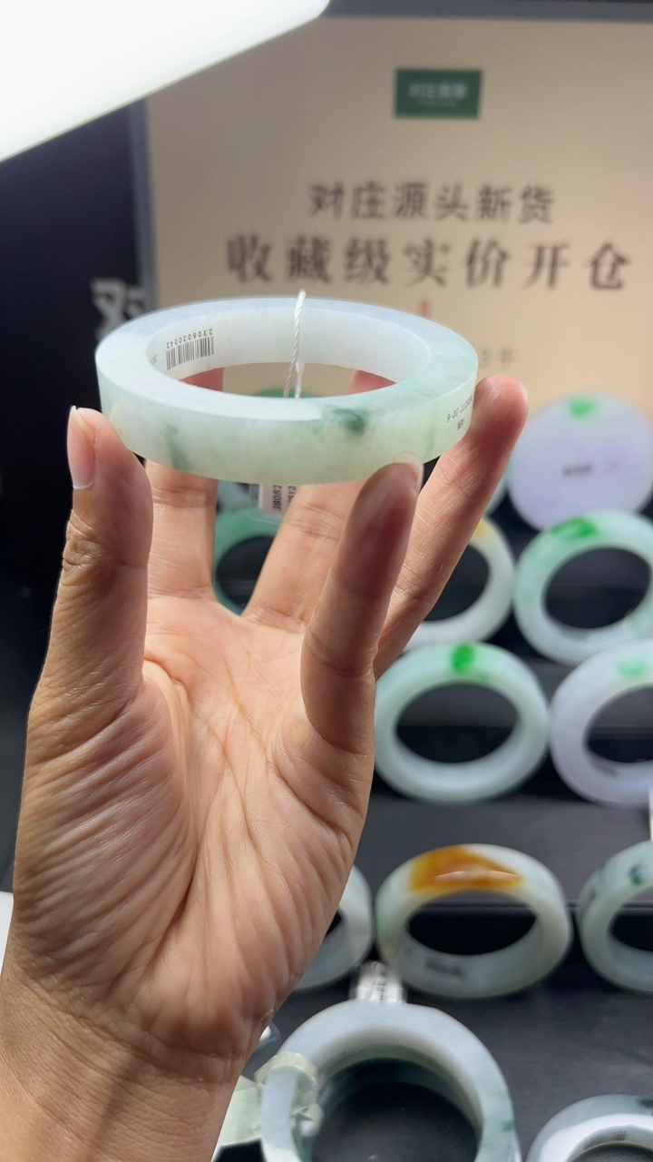 对庄甄选高端翡翠精品手镯