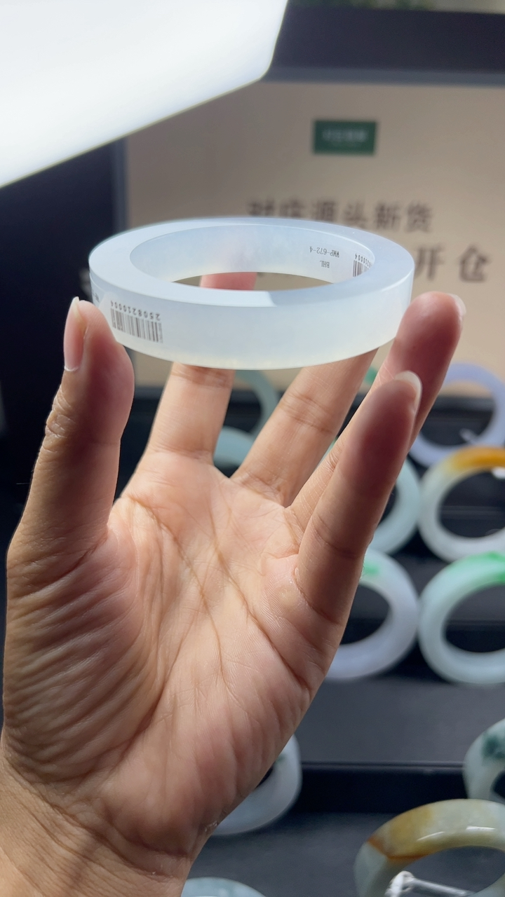 【高货力荐】对庄甄选高端翡翠精品手镯