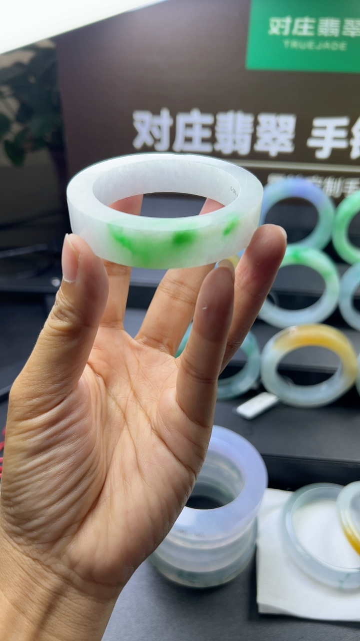 对庄甄选高端翡翠精品手镯