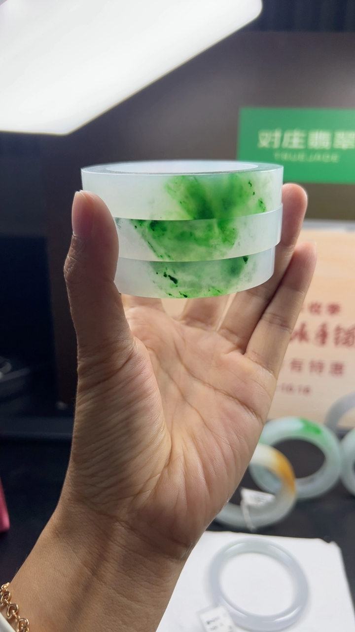 对庄甄选高端翡翠精品手镯