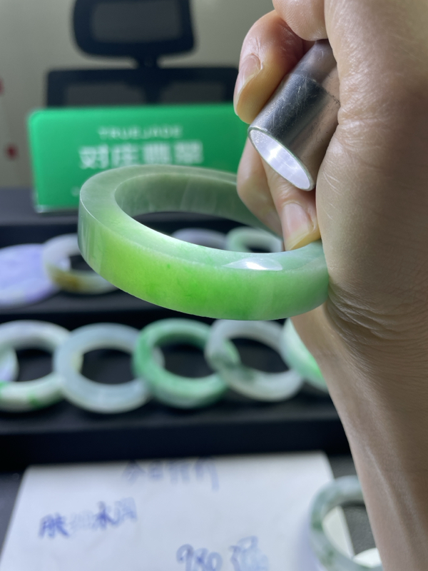 满绿色手镯