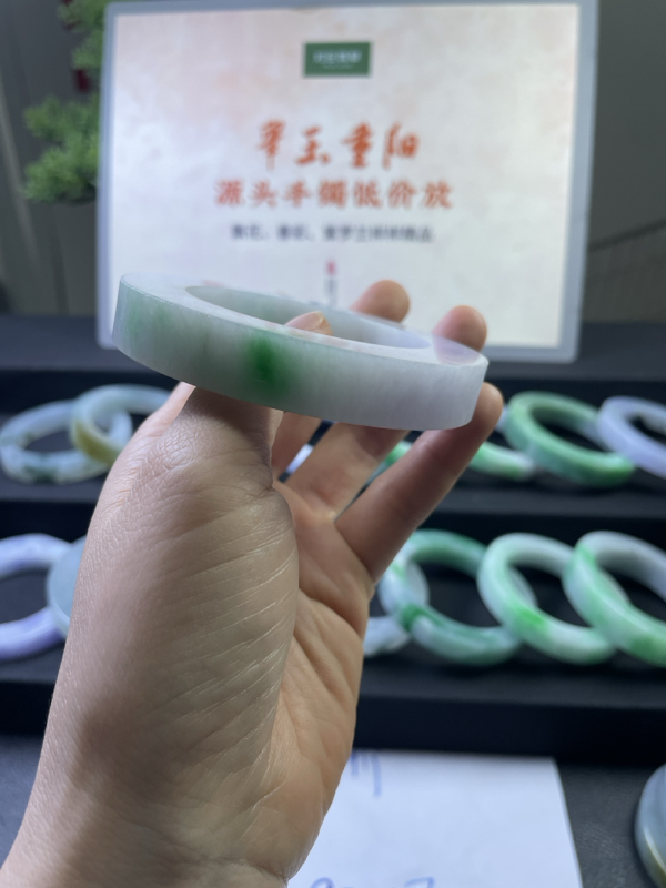 糯化种春带彩翡翠