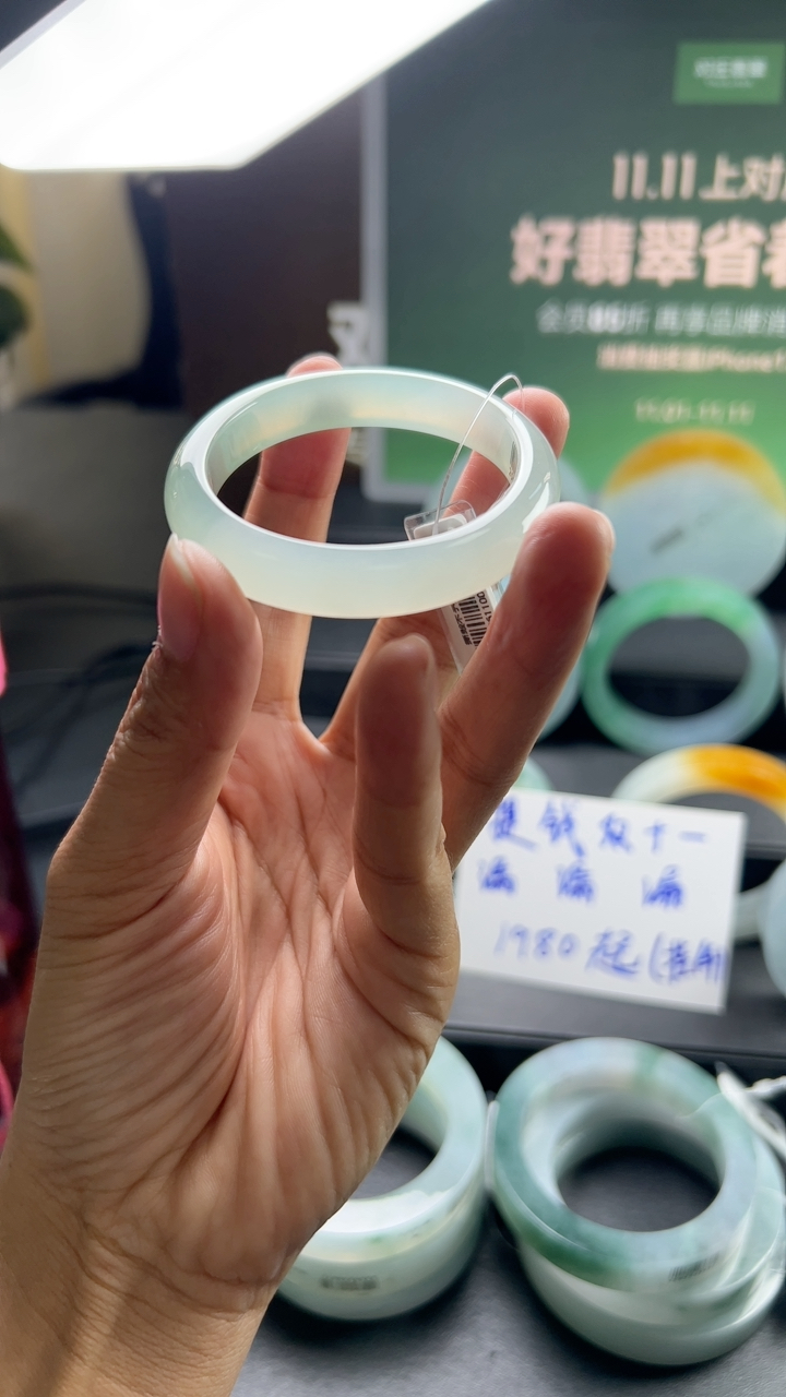 对庄甄选高端翡翠精品手镯