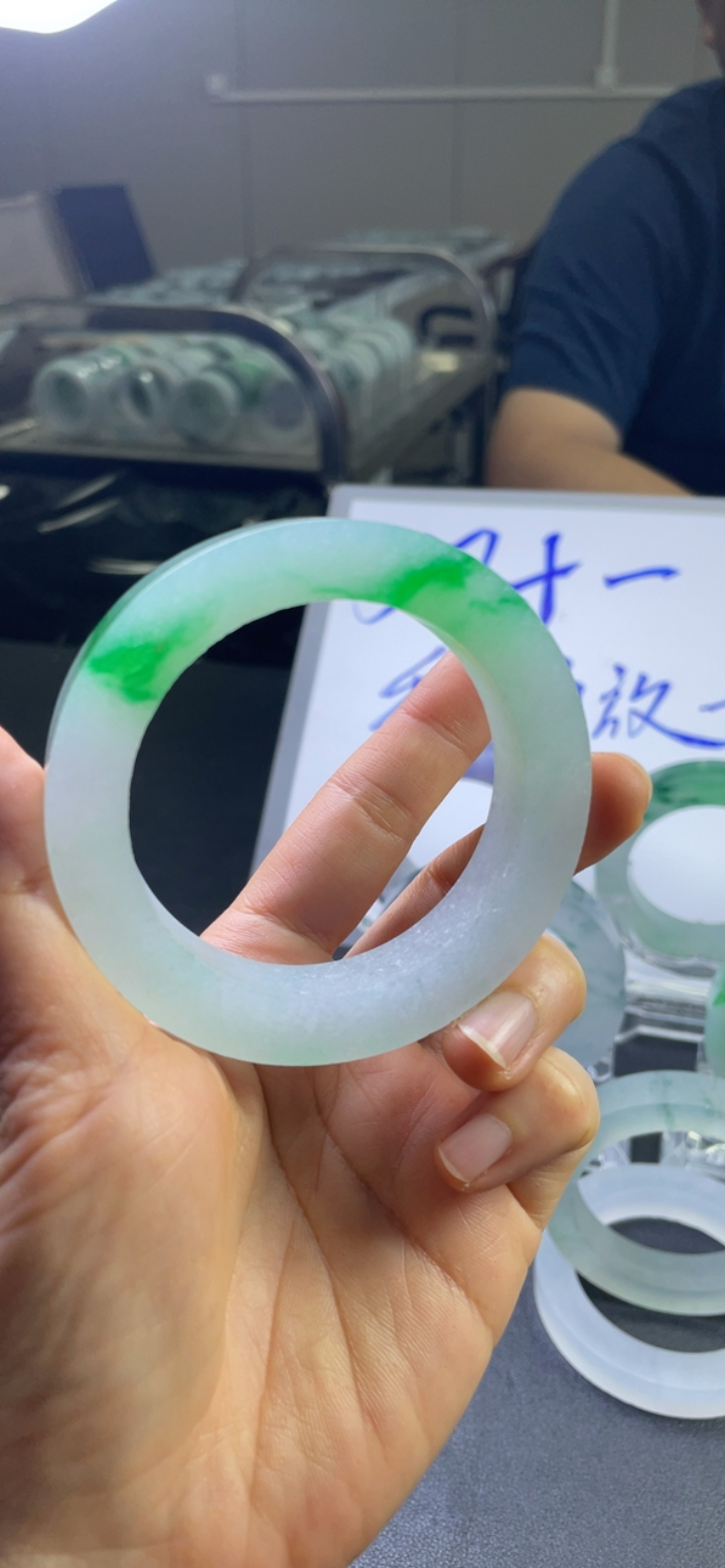 对庄翡翠官方直播精品手镯