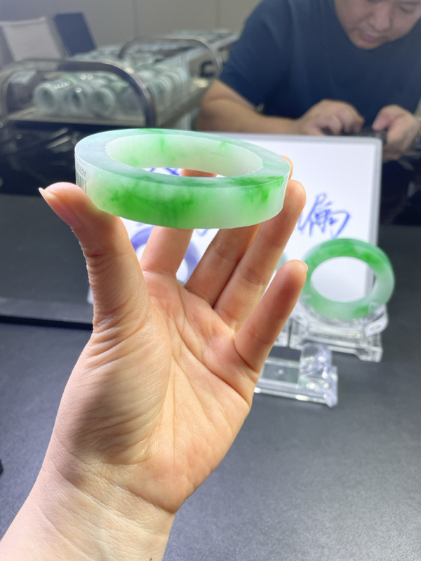 对庄翡翠官方直播精品手镯