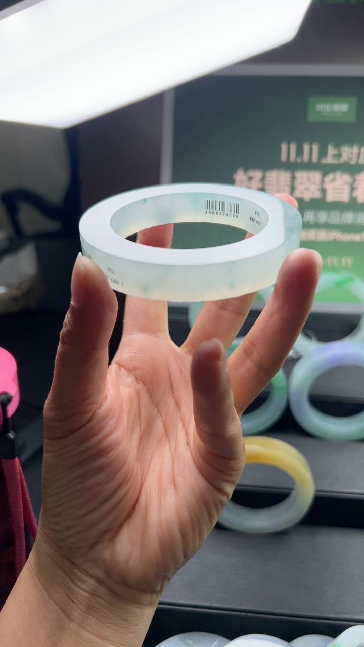 对庄甄选高端翡翠精品手镯