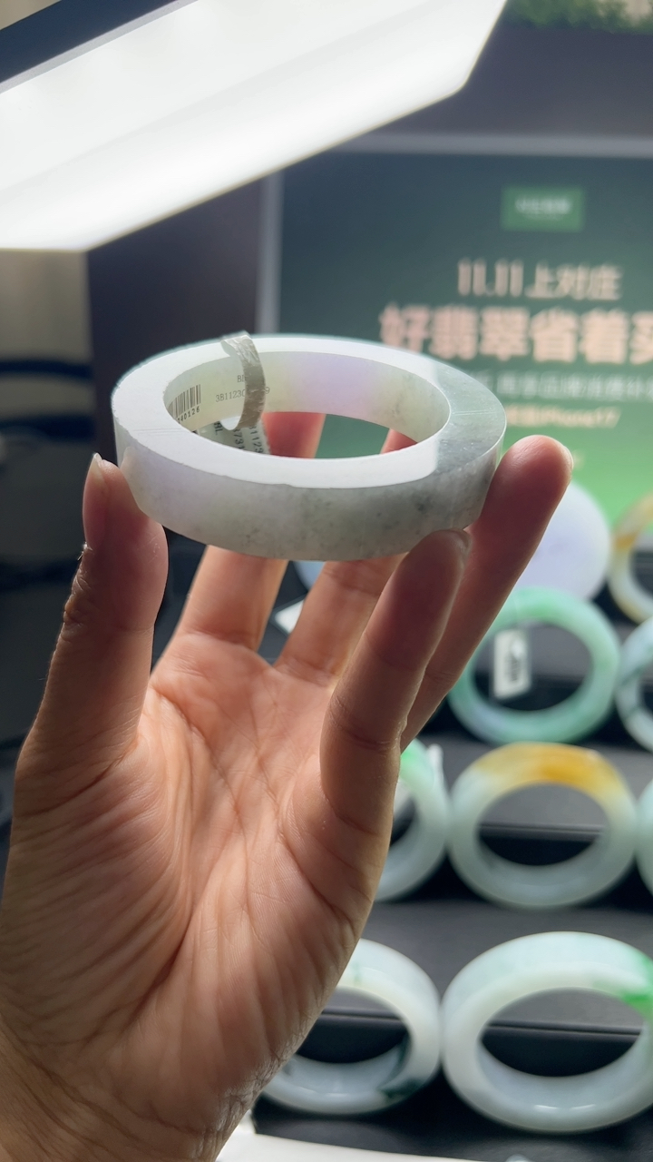 对庄甄选高端翡翠精品手镯