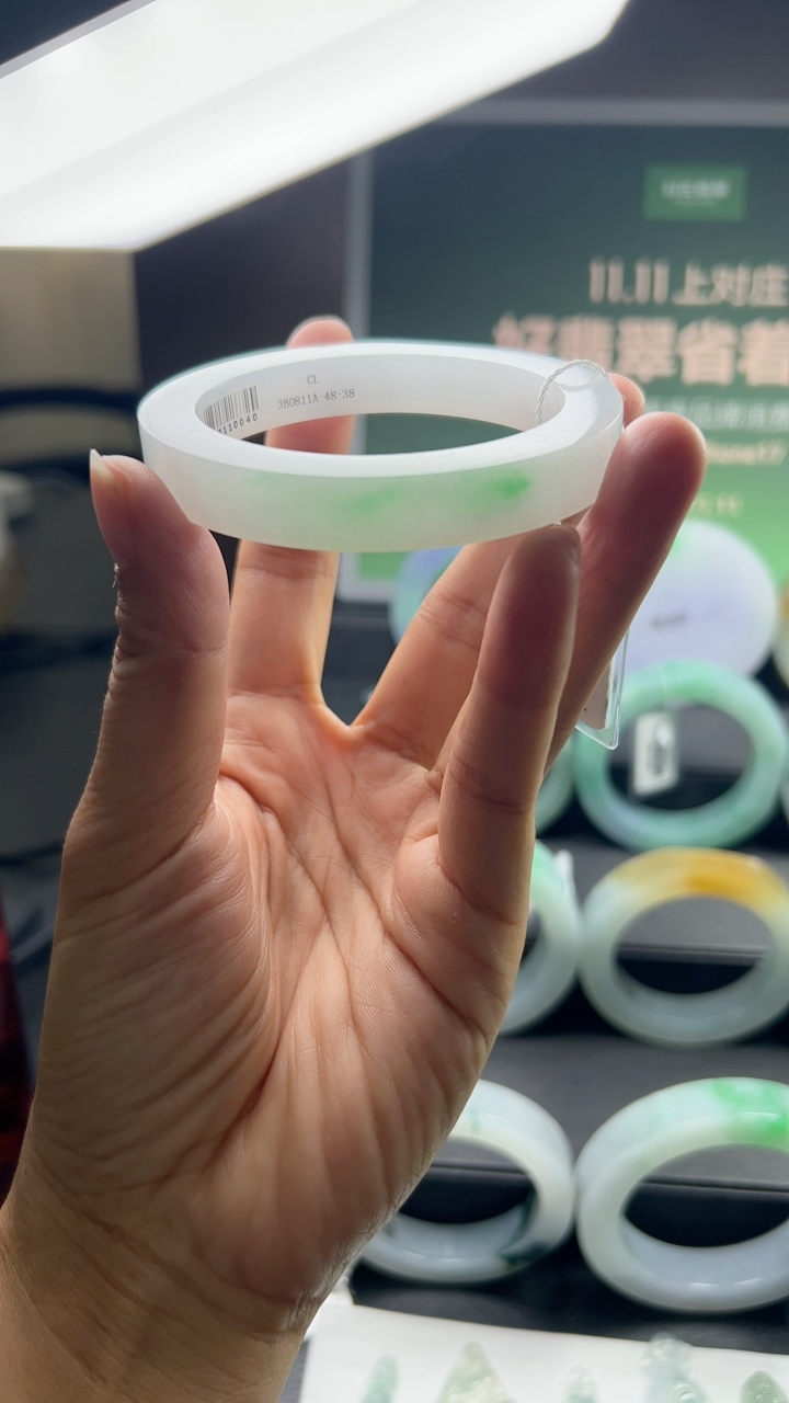 对庄甄选高端翡翠精品手镯