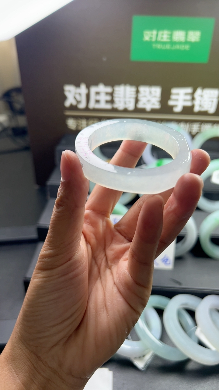 对庄甄选高端翡翠精品手镯