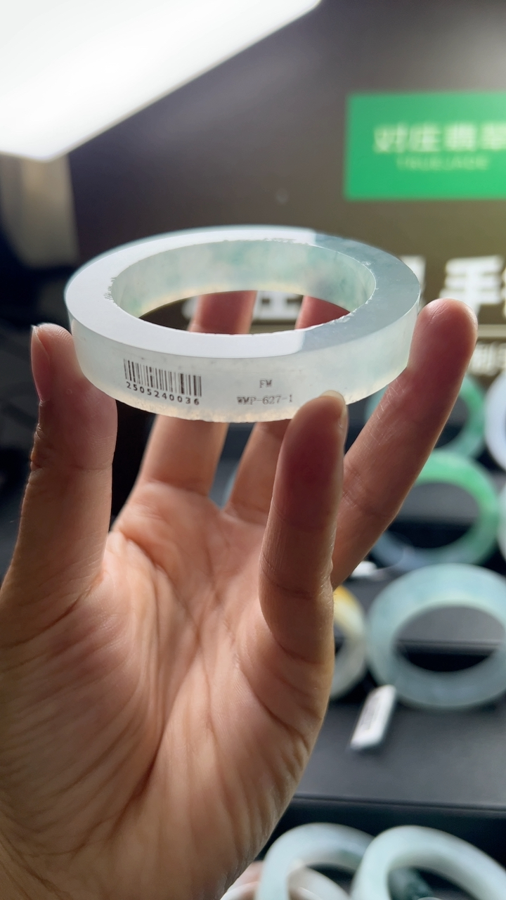 对庄甄选高端翡翠精品手镯