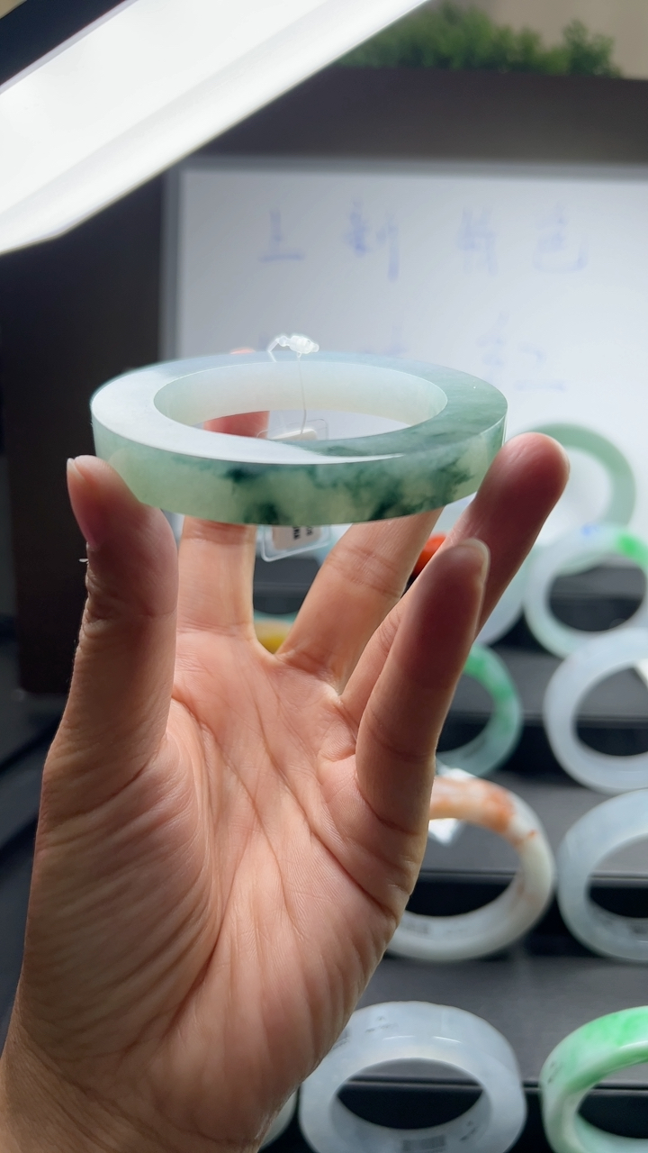 对庄甄选高端翡翠精品手镯